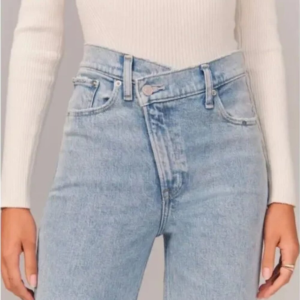 A&F Curve Love Ultra High Rise 90s Straight Jean with Criss-cross Waistband